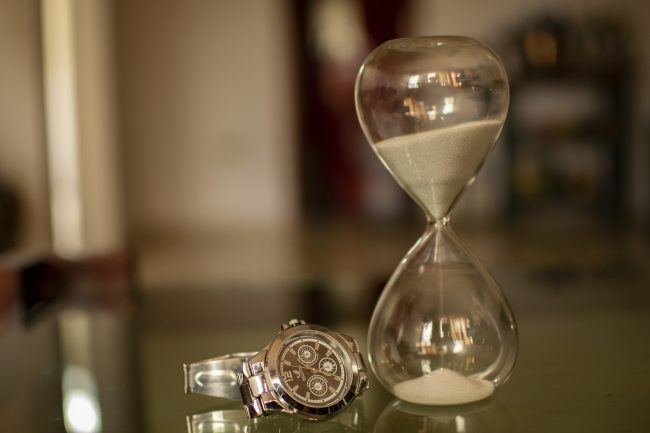 hourglass-4955799_1920