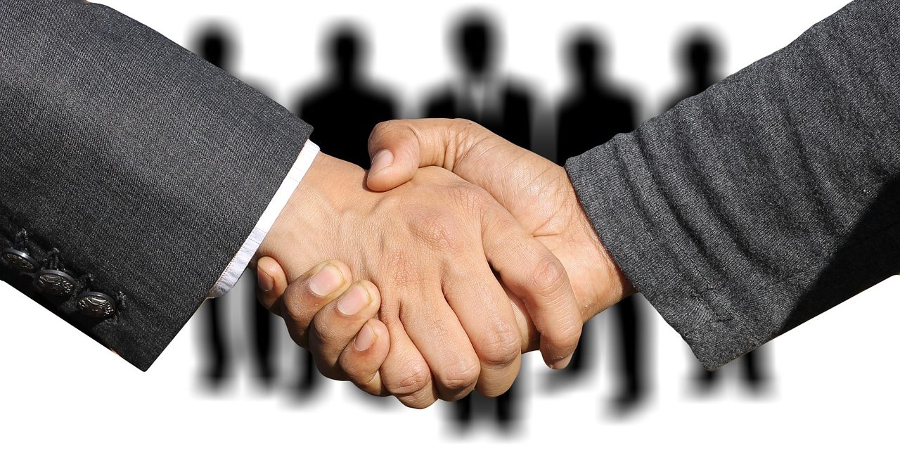 shaking-hands-3091908_1280